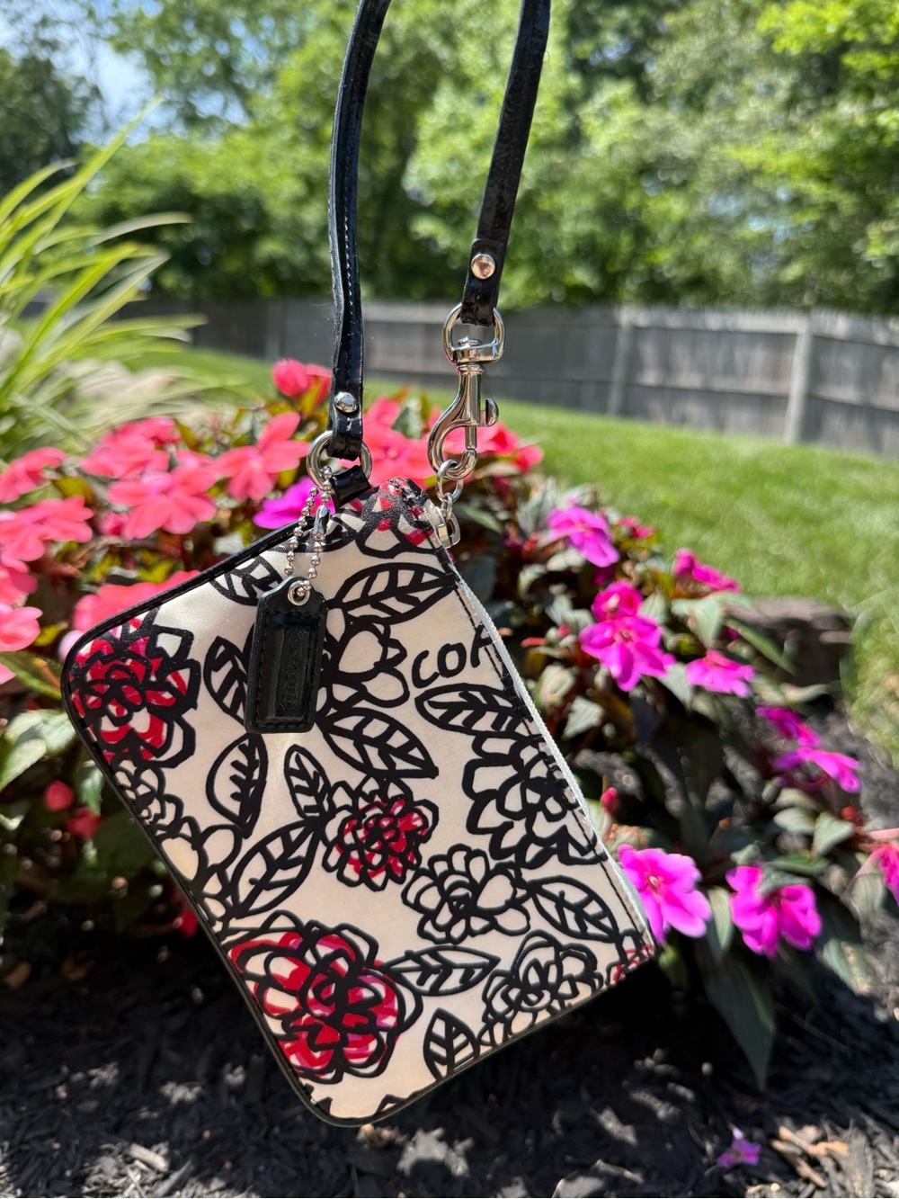 Coach poppy floral graffiti Wristlet - Picture 3 of 6